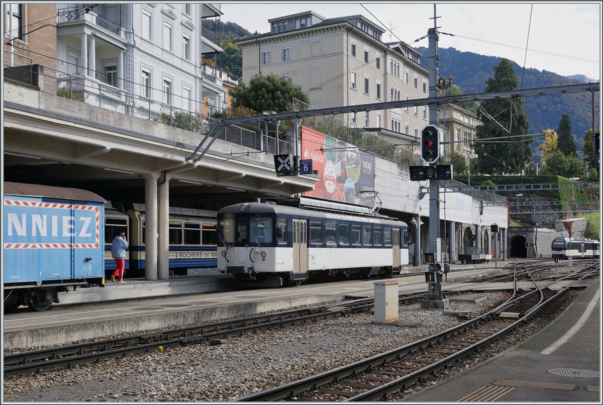 Der MOB Be 4/4 1006 steht abfahrbereit in Montreux.

12.10.2020