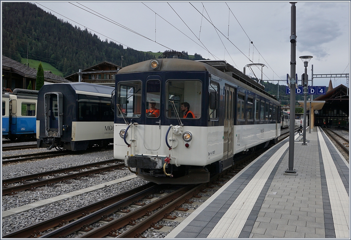 Der MOB Be 4/4 1007  ex Bipperlisi  bei einer Instruktionsfahrt (?) in Zweisimmen.

19. August 2020