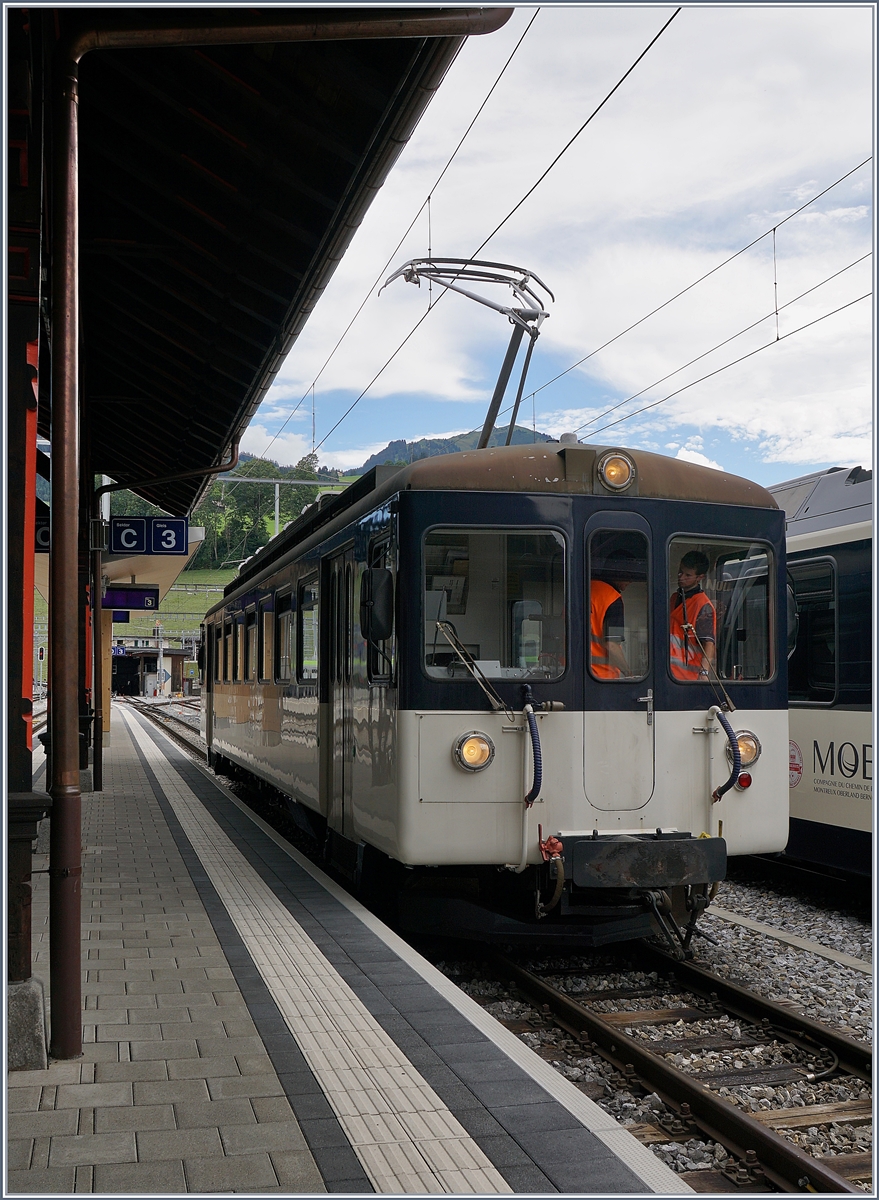 Der MOB Be 4/4 1007  ex Bipperlisi  bei einer Instruktionsfahrt (?) in Zweisimmen. 19. August 2020