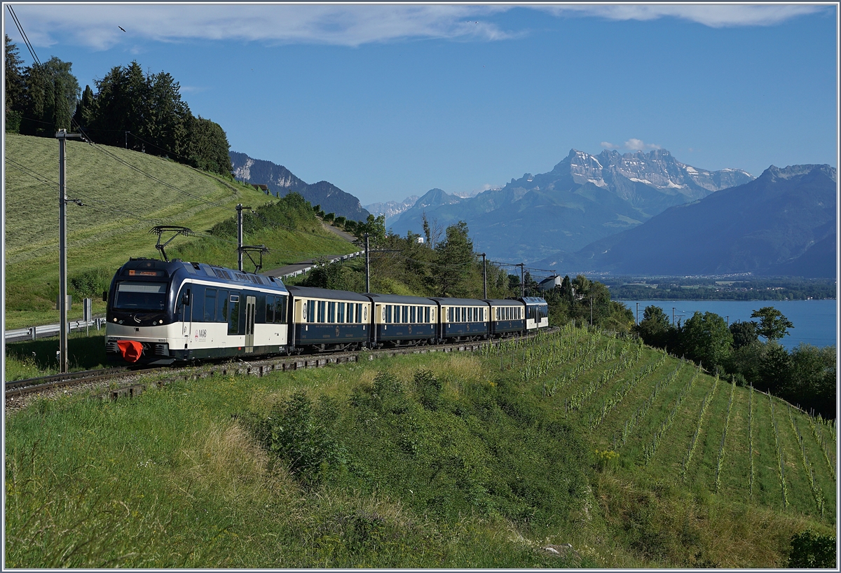 Der MOB Belle Epoque auf der Fahrt nach Zweisimmen kurz vor Planchamp. 

8. Juli 2020