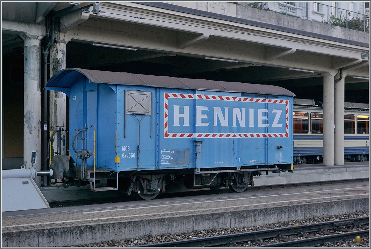 Der MOB Gkv 560 in Montreux. Als noch lange niemand von  Werbeloks  sprach, nutze die MOB ihre Gütewagen bereits für Werbezwecke. 

12. Oktober 2020