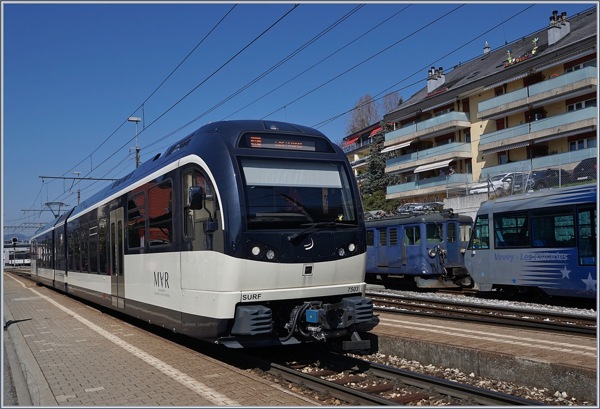 Der MOB GTW ABeh 2/6 7503  Blonay-Chamby  auf dem Weg nach Les Avants beim Halt in Chernex.

22. März 2019