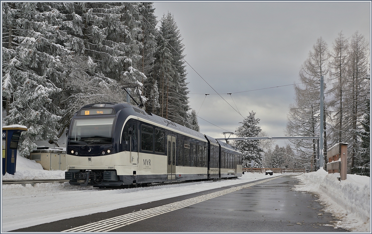 Der MVR ABeh 2/6 7505 wartet auf der Gipfelstation Les Pléiades auf die Abfaht nach Vevey.

28. Jan. 2019