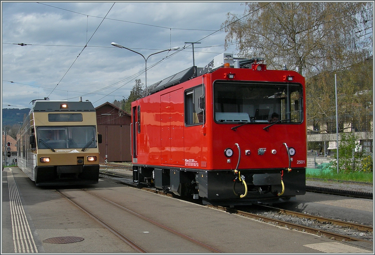 Der neue HGem 2/2 2501 diesel in Blonay munter vor sich hin.
12. April 2016