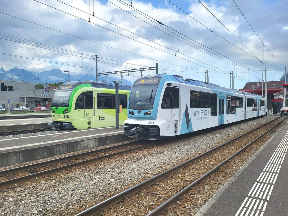 Der neue TPC ASD ABe 4/8 473  Glacier 3000  wartet in Aigle auf die Abfahrt nach Les Diablerets.
3 Aug. 2024