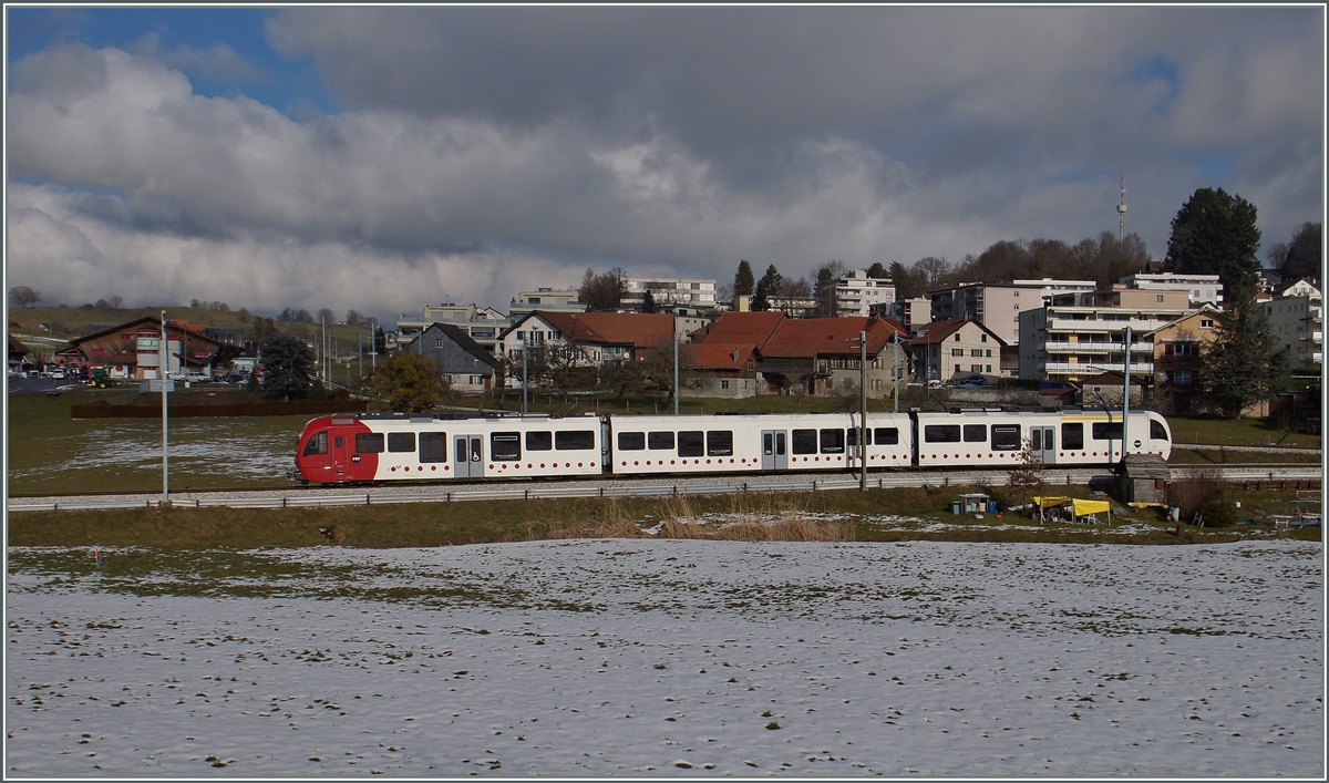 Der neuen TPF ABe 2/4 + B + Be 2/4 102 kurz vor Châtel St-Denis.
29. Jan. 2016