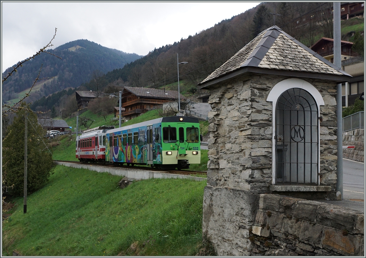 Der nicht gerade  schöne  AOMC Bt/BDeh 4/4 Pendelzug kurz vor Troitorrens. 
7. April 2016