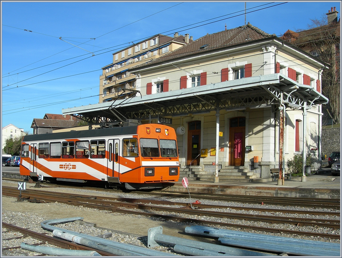 Der O-C Be 2/2 14 wartet in Orbe auf seine nächste Fahrt nach Chavornay.
28. Jan 2008