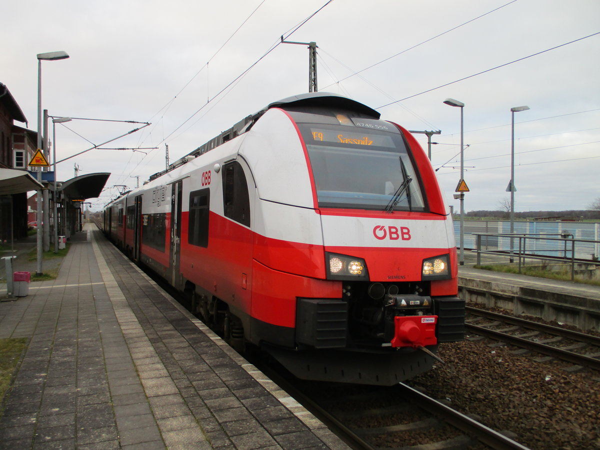 Der ODEG 4746 556,nach Sassnitz,am 28.Dezember 2019,in Velgast.