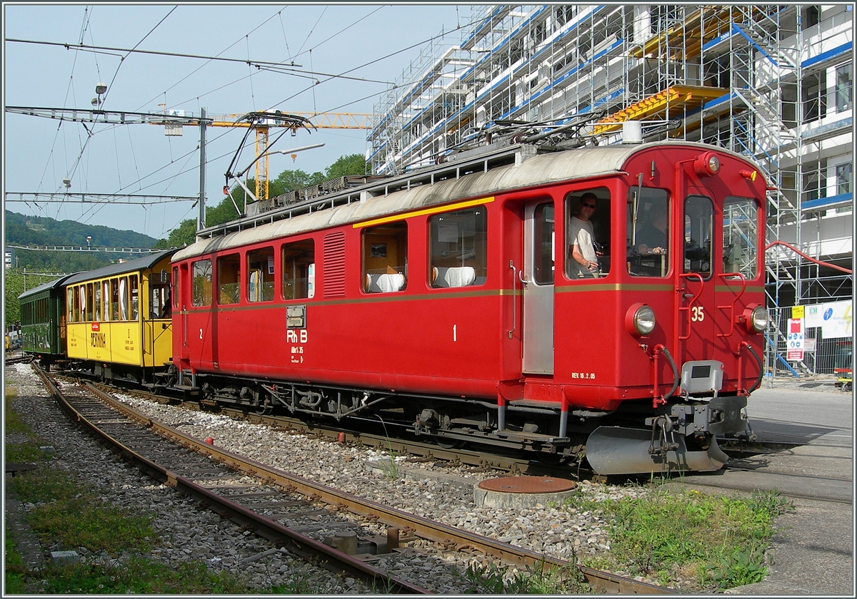 Der  Riviera Belle Epoque  erreicht mit dem RhB ABe 4/4 N 35 an der Spitze Vevey. Blonay-Chamby Pfingstfestival 2014 7. Juni 2014