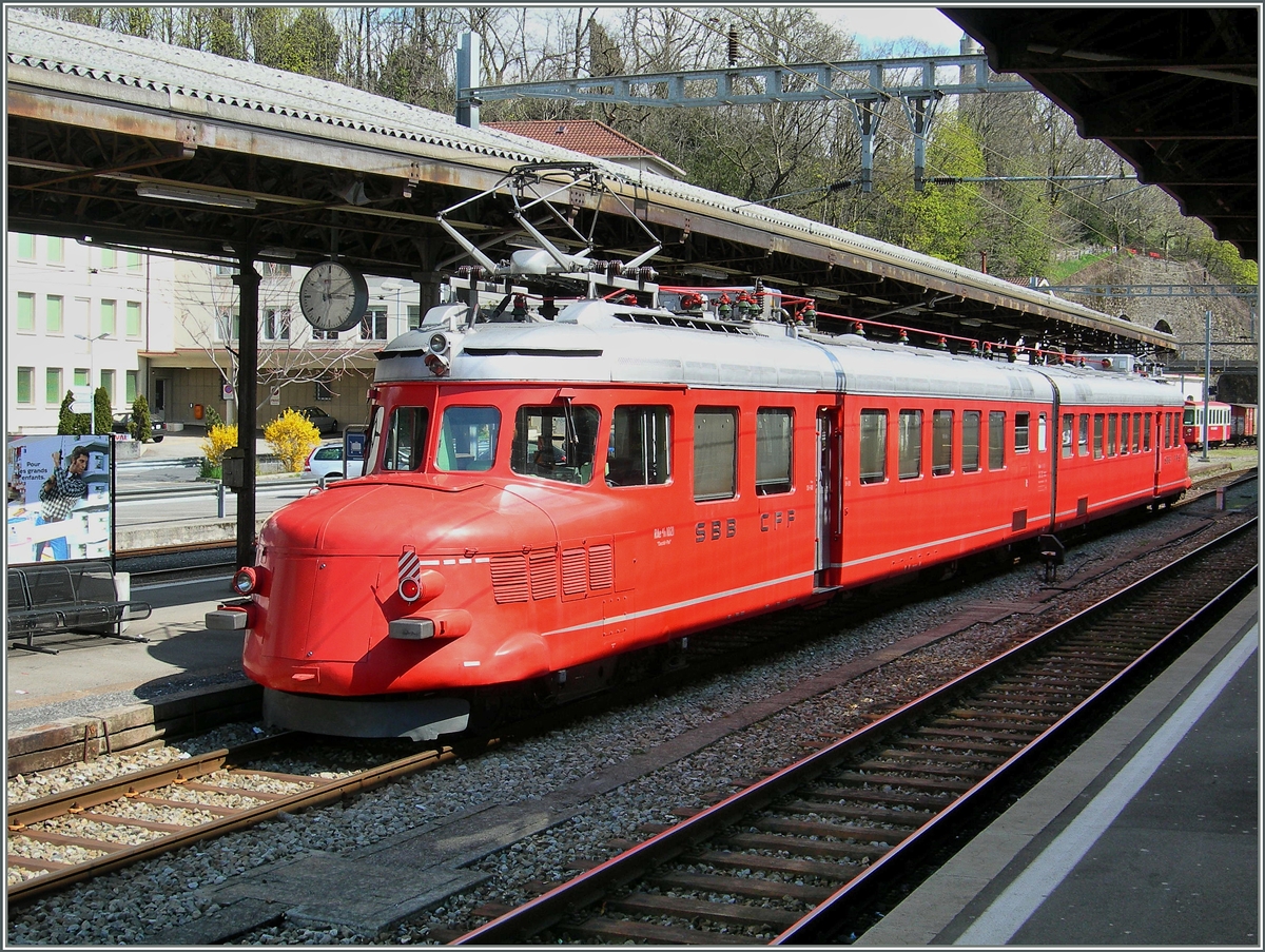 Der rote Pfeil in Vevey. 
17. April 2006