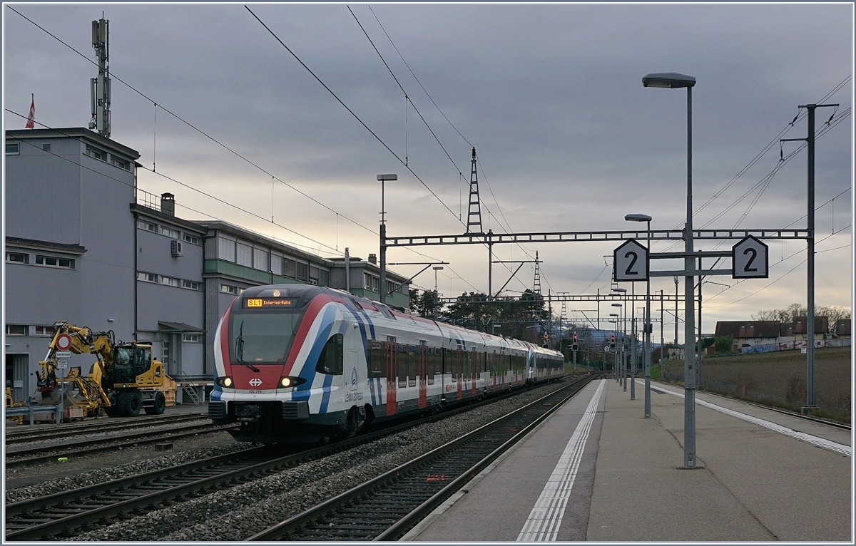 Der SBB LEX RABe 522 219 und ein weiter erreicht als SL2 Coppet, wo der Zug zur Rückfahrt nach Evain wendet (aber SNCF Streikbedingt nur bis Annemasse fährt.)


15. Dez. 2019