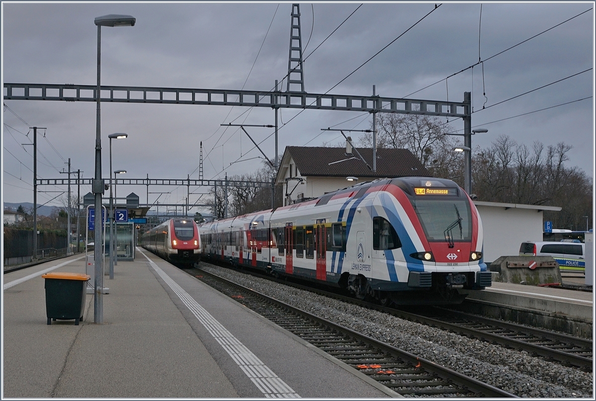 Der SBB LEX RABe 522 230 und ein weiterer als SL4 in Annemasse. 

15. Dez. 2019