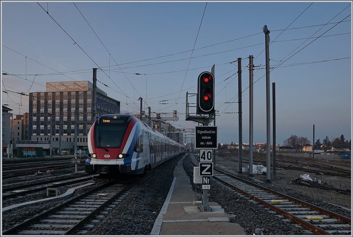 Der SBB LEX RABe 522 224 erreicht das franzsiche Annemasse. 

21. Jan. 2020