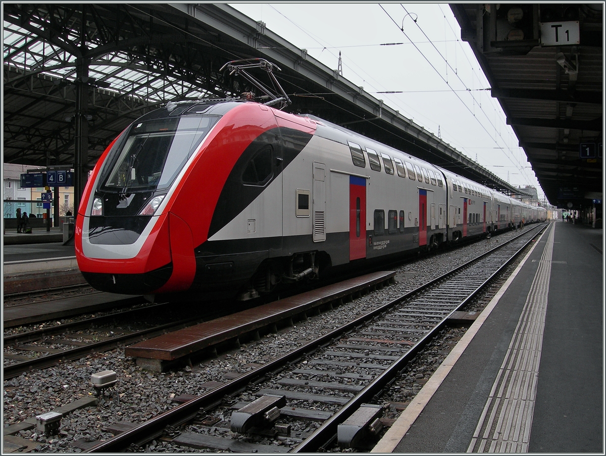 Der SBB RABe 502 (UIC 94 85 0502 203-8 CH-SBB) Twindexx in Lausanne.
24. Feb. 2016