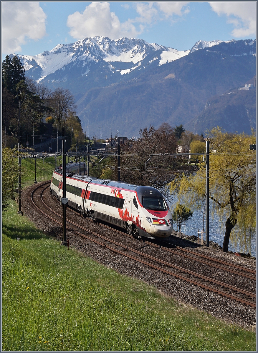 Der SBB RABe 503 / ETR 610  Johann Wolfgang Goethe  als EC 32 auf seiner Fahr von Milano nach Genève kurz nach Villeneuve.
13. April 2018