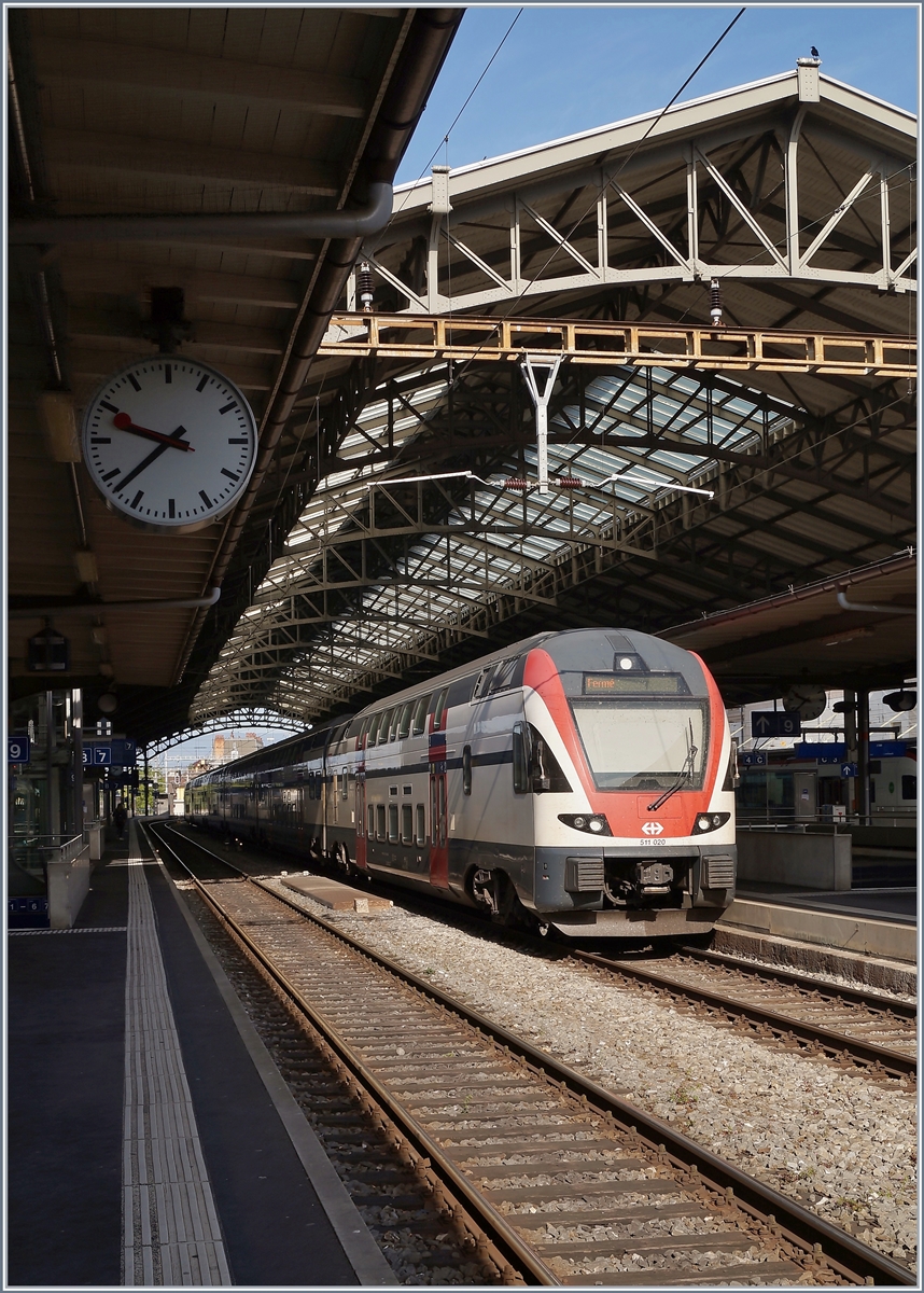 Der SBB RABe 511 020 wartet in Lausanne auf neuen Aufgaben. 

18. April 2020