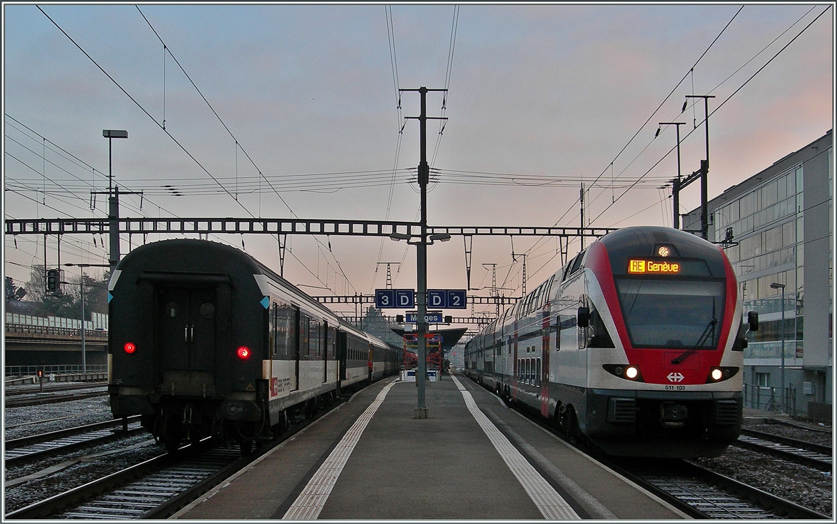 Der SBB RABe 511 103 verlässt Morges Richtung Genève.
 3. Dez. 2013