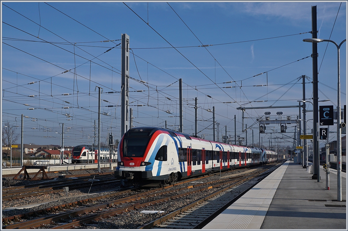 Der SBB RABe 522 232 berlässt Annemsse. 

21. Jan. 2020