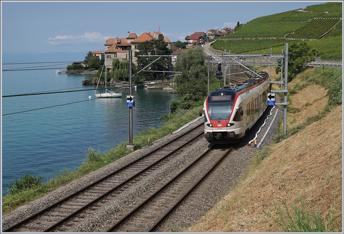 Der SBB RABe 523 040 als S2 auf dem Weg nach Villeneuve.

2. Juli 2019