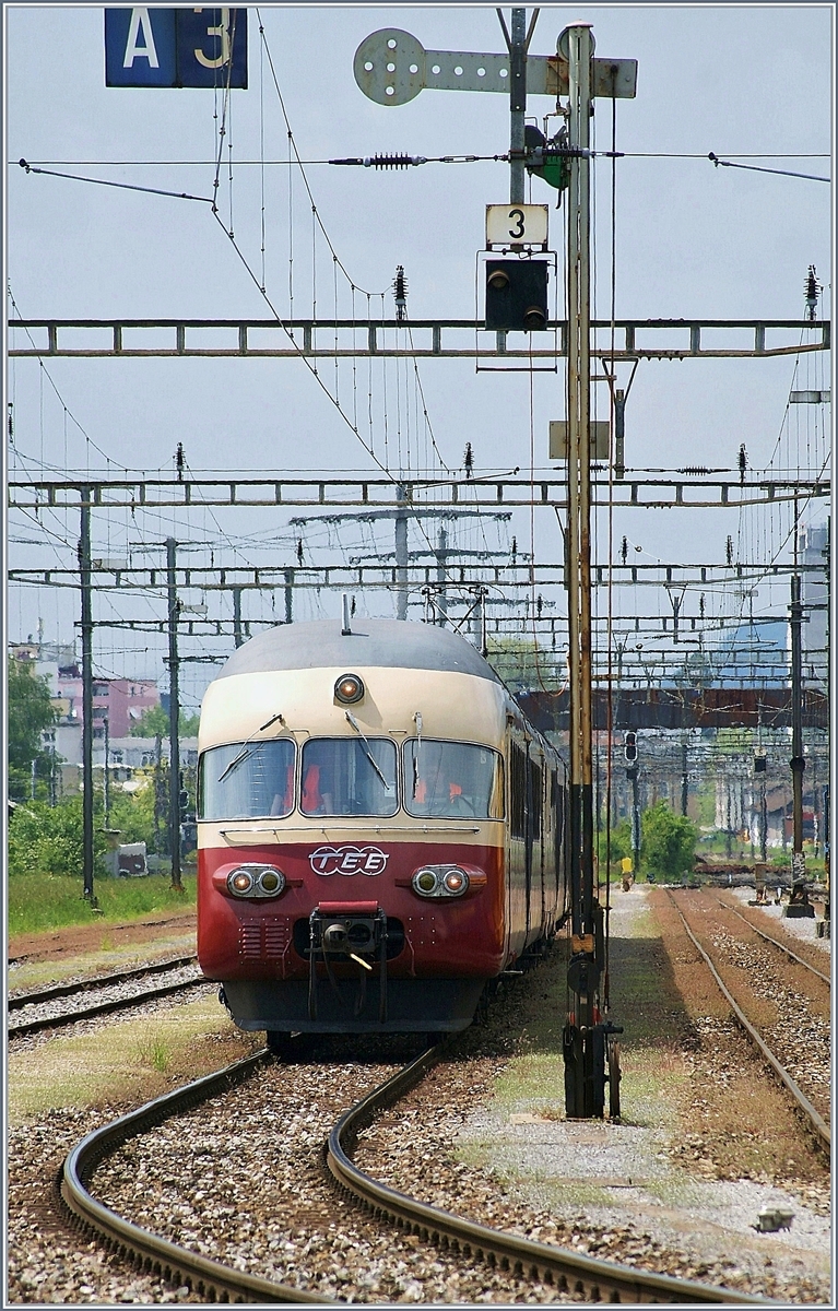 Der SBB RAe TEE II im Rangierbahnhof von Biel.
Ein recht seltenes Ereignis.

8 Mai 2009