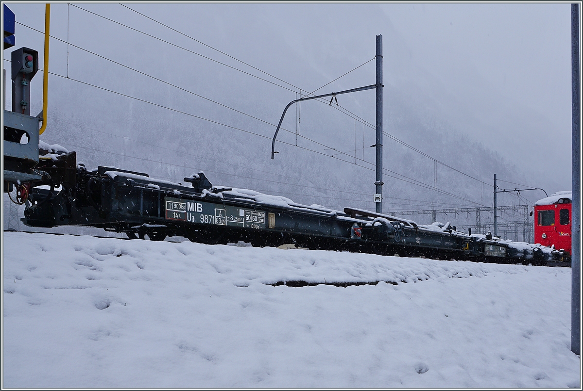 Der sechsachsige MIB Ua 987 in Innertkirchen.

16. März 2021