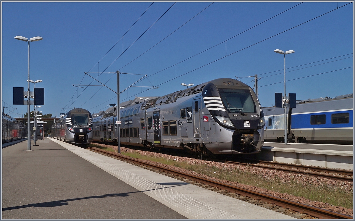 Der SNCF Z 55557 / Region 2N wartet als TER 854374 BreizhGo in St-Malo auf die Abfahrt nach Rennes. Im Hintergrund steht ein weiter Z 55500. 

5. Mai 2019