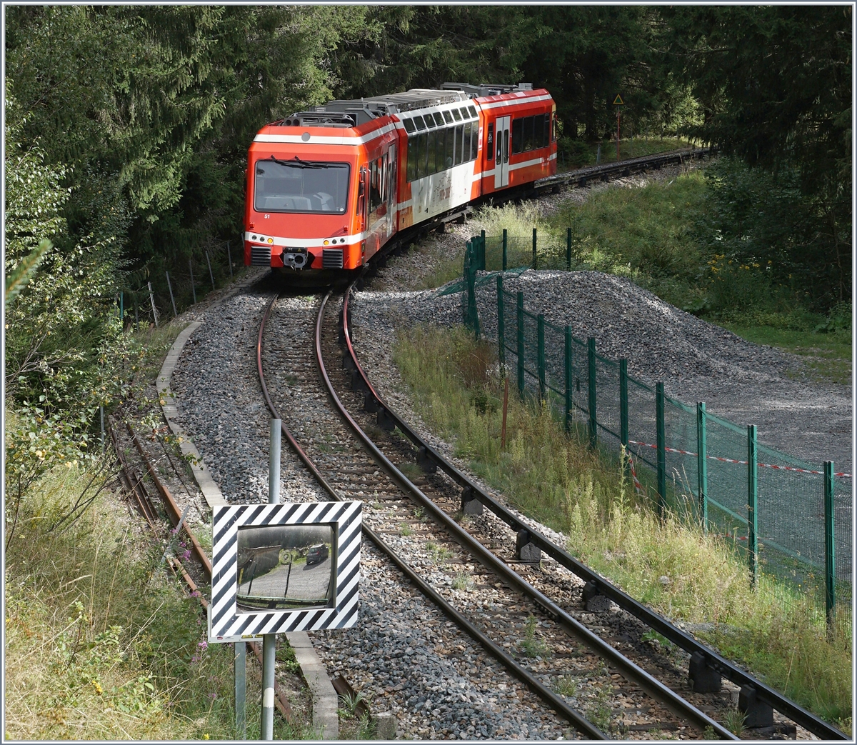 Der SNCF Z 850 52 ((94 87 0001 852-6 F-SNCF) als TER 18905 auf dem Weg nach Vallorcine kurz nach La Joux. 

25. August 2020