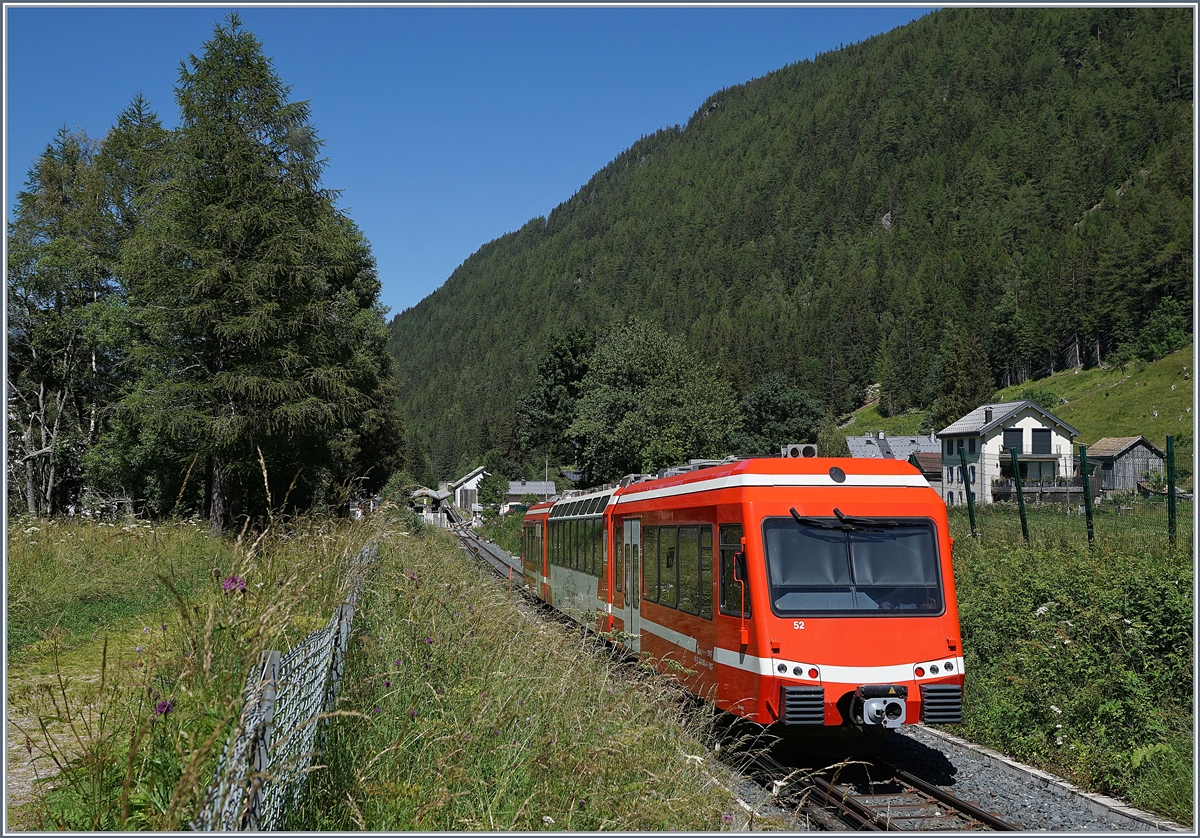 Der SNCF Z 850 N° 52 (94 87 0001 854-2 F-SNCF) erreicht, von Les Houches kommend, sein Ziel Vallorcine.

7. Juli 2020 