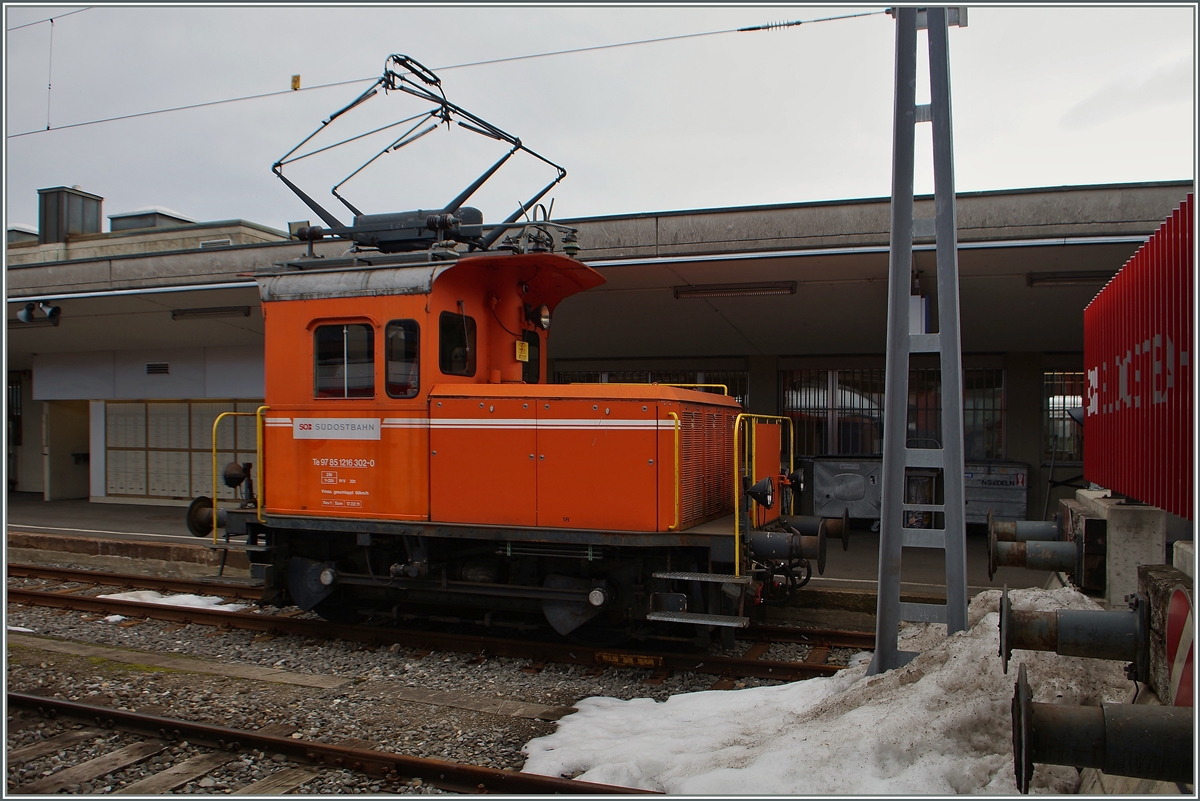 Der SOB Te 97 85 1 216 302-0 in Einsiedeln.
17. März 2015