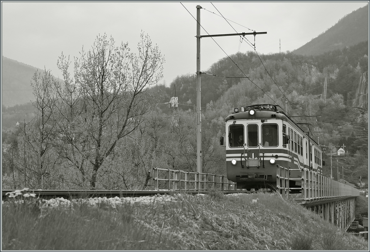 Der SSIF ABe 6/6 n° 35 erreicht in Kürze Domodossola. 
3. April 2014