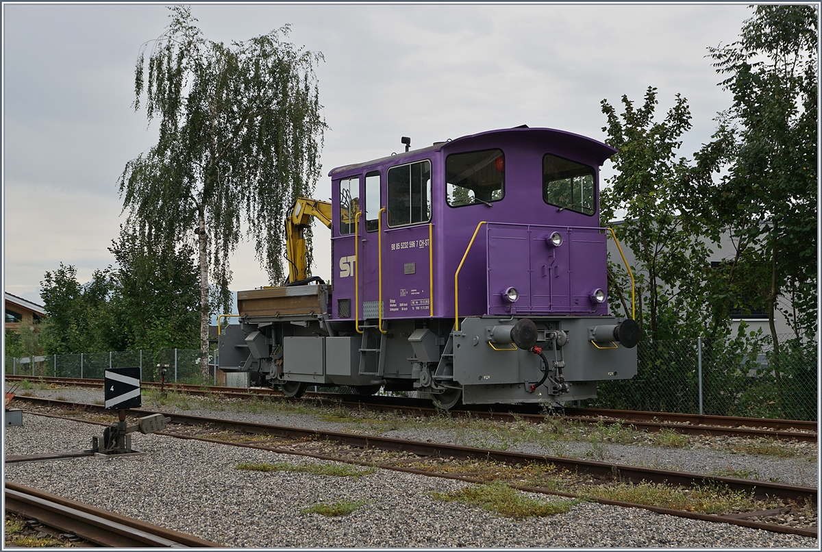 Der ST Tm 232 596 (UIC 98 85 5232 596-7 CH-ST) in Triengen.
27. Aug. 2017