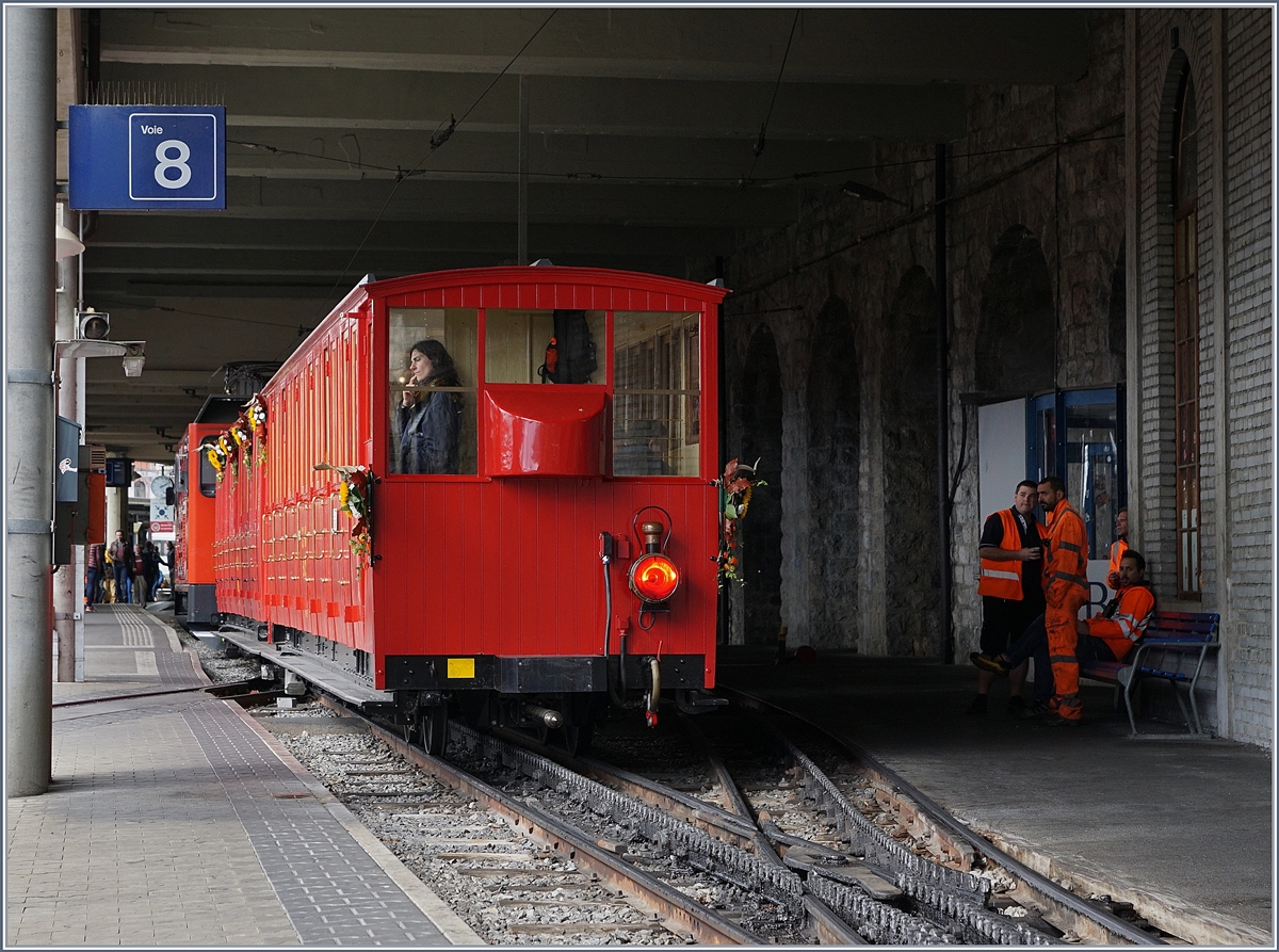 Der Steuerwagen des Rocheres de Naye Belle Epoque Zuges in Montreux.
