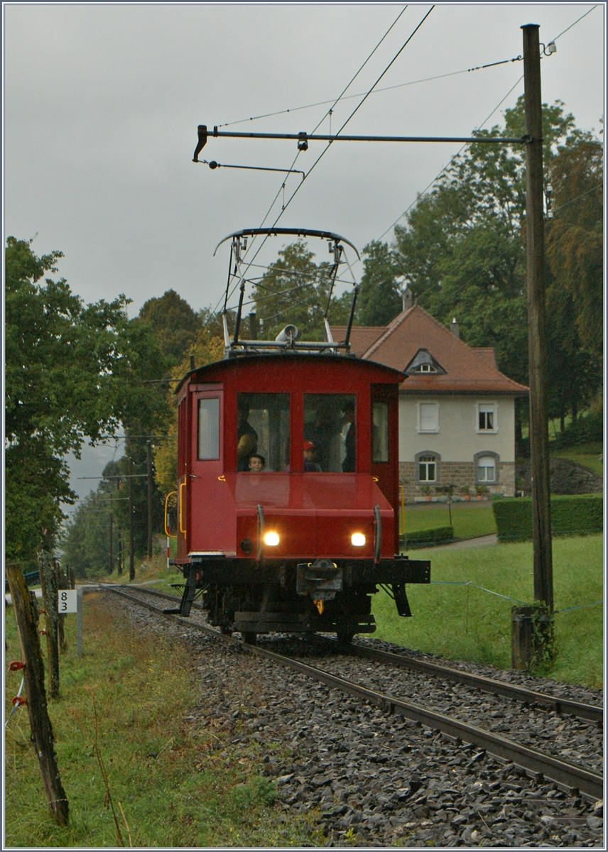 Der Te 82 auf grosser Fahrt: der sonst nur Blonay oder Vevey rangierende Te 82 bekam zum 50 Jahre Jubiläum der Blonay - Chamby Bahn Auslauf bis nach Chaulin im Rahme des Parade der GFM/MOB/CEV Fahrzeuge. Hier beim Halt am Einfahrsignal von Chaulin am 17. Sept. 2016