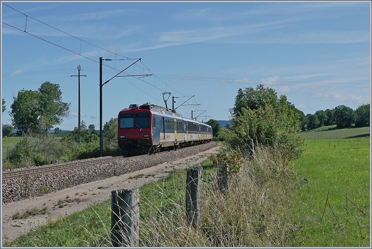 Der TER 18121 zwischen Frasne und Pontarlier in der Nähe von Bannans.

21. Aug. 2019