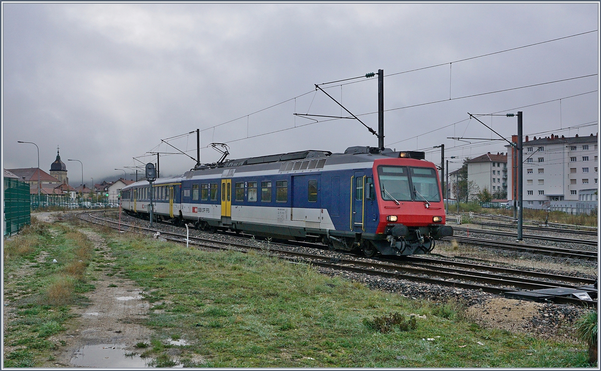 Der TER 18122 verlässt Pontarlier in Richtung Frasne.

29. Okt. 2019