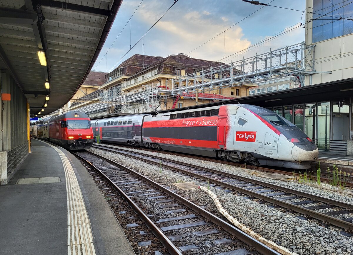 Der TGV Lyria 9264 bestehend aus dem Rame 4726 nach Paris Gare de Lyon verkehrt heute ausnahmsweise in Lausanne von Gleis 1.
7. Aug. 2024