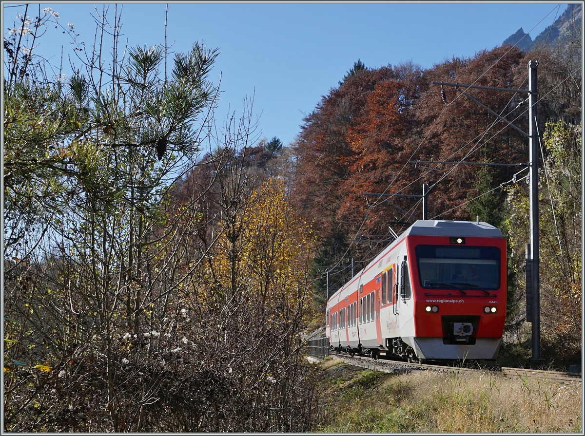 Der TMR RABE 525 041 ist auf der Fahrt von Orsières nach Sembrancher und wird sein Ziel in Kürze erreichen. 

6. Nov. 2020