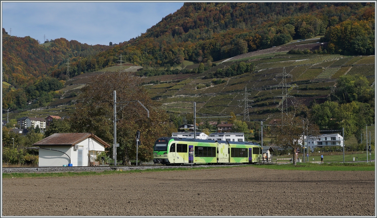 Der TPC (AOMC/ASD) Beh 2/6 545 auf der Fahrt nach Monthey bei Villy. 

20.10.2020