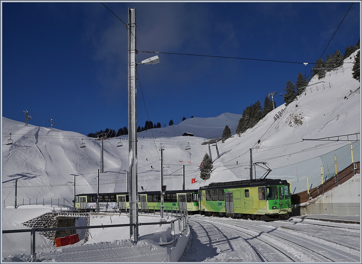 Der TPC BVB BDeh 4/4 81 in der Station Col-de-Bretaye auf 1808 Meter über Meer.

5. März 2019