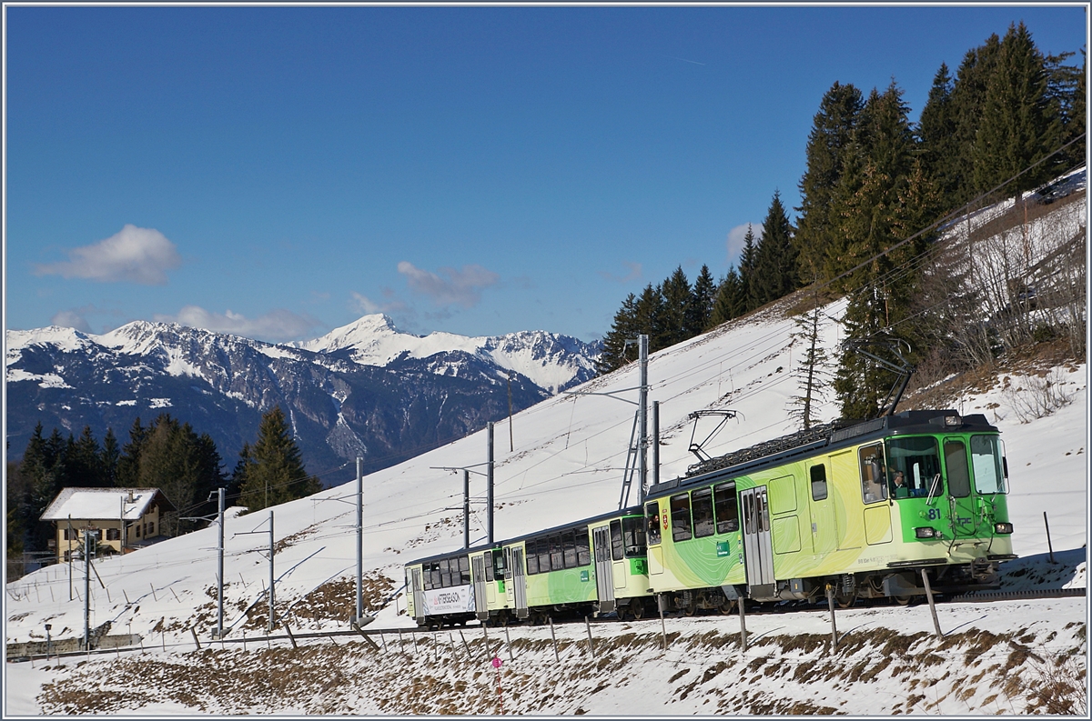 Der TPC BVB BDeh 4/4 81 mit einem Regionalzug nach Col-de-Bretaye bei Col-de-Soud.
5. März 2019