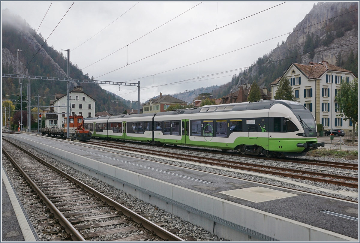 Der TransN Flirt 527 333 wartet in Fleurier auf seinen nächsten Einsatz. 

29. Ok.t 2019