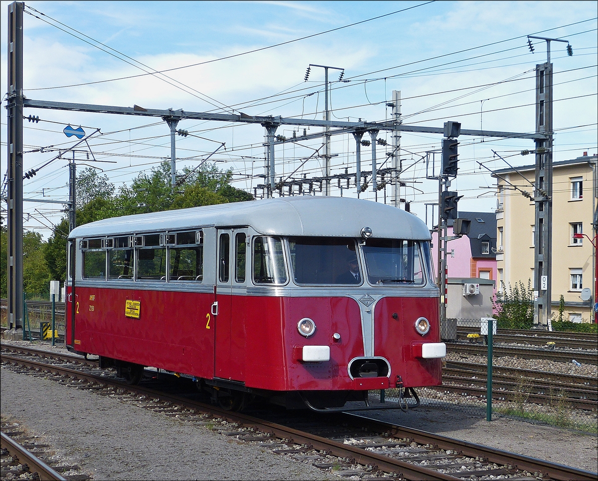 Der Uerdinger Schienenbus Z 151 des Museumsvereins AMTF wird im Bahnhof von Petange zur Seite gestellt, um den angefordeten Zug aus Fond-de-Gras am Bahnsteig Platz zu machen. Zum Tag der offenen Tr war die Kapazitt des kleinen Schienenbusses nmlich zu klein, um all die Fahrgste die nach Fond-de-Gras fahren wollten, zu befrdern.  09.09.2018 (Hans)