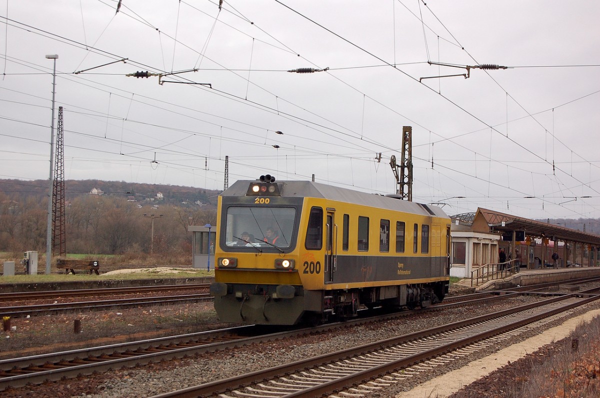 Der Ultraschallschienenpr�fzug Sperry 200 auf der Fahrt Richtung Bad K�sen, am 29.11.2013 in Naumburg Hbf. (Foto: dampflok015)