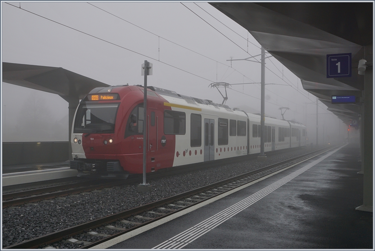 Der Um- und Ausbau ist soweit abgeschlossen, dass seit dem 1. Dezember 2018 wieder Züge von Palézieux nach Bulle fahren und dabei nun den neuen Bahnhof von Châtel St-Denis bedienen. 

1. Dez. 2019