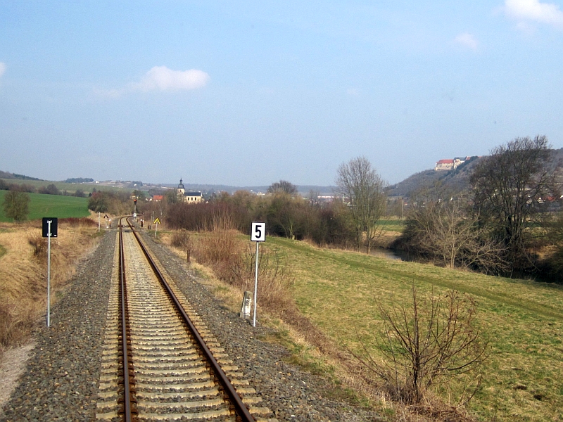 Der Unstrutbahn-Kilometer 4,6 am 16.03.2015 zwischen Kleinjena und Freyburg. (Foto: Tobias D�pfner, www.bahnreiseberichte.de)