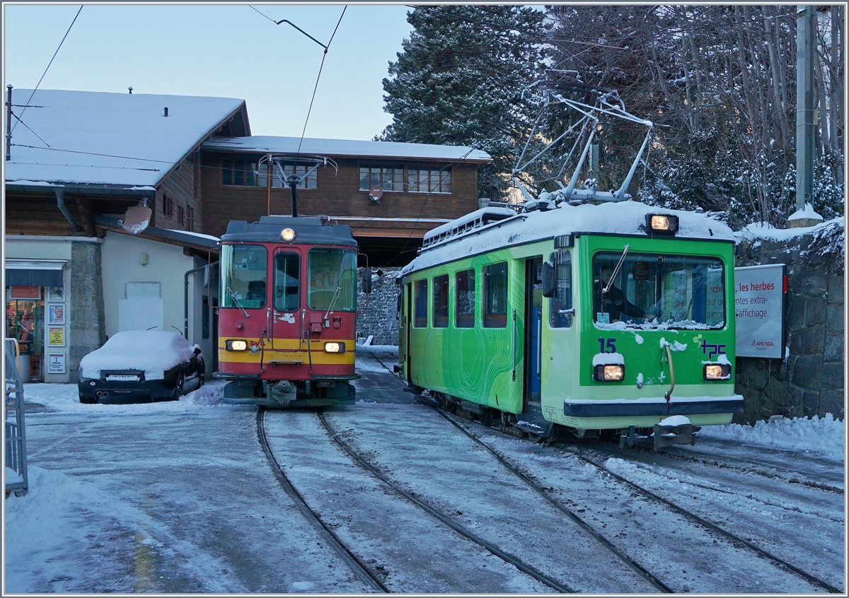 Der wartende TPC BVB BDeh 4/4 82 und der rangierende Be 2/3 15 in Villars sur Ollon. 

12. März 2019