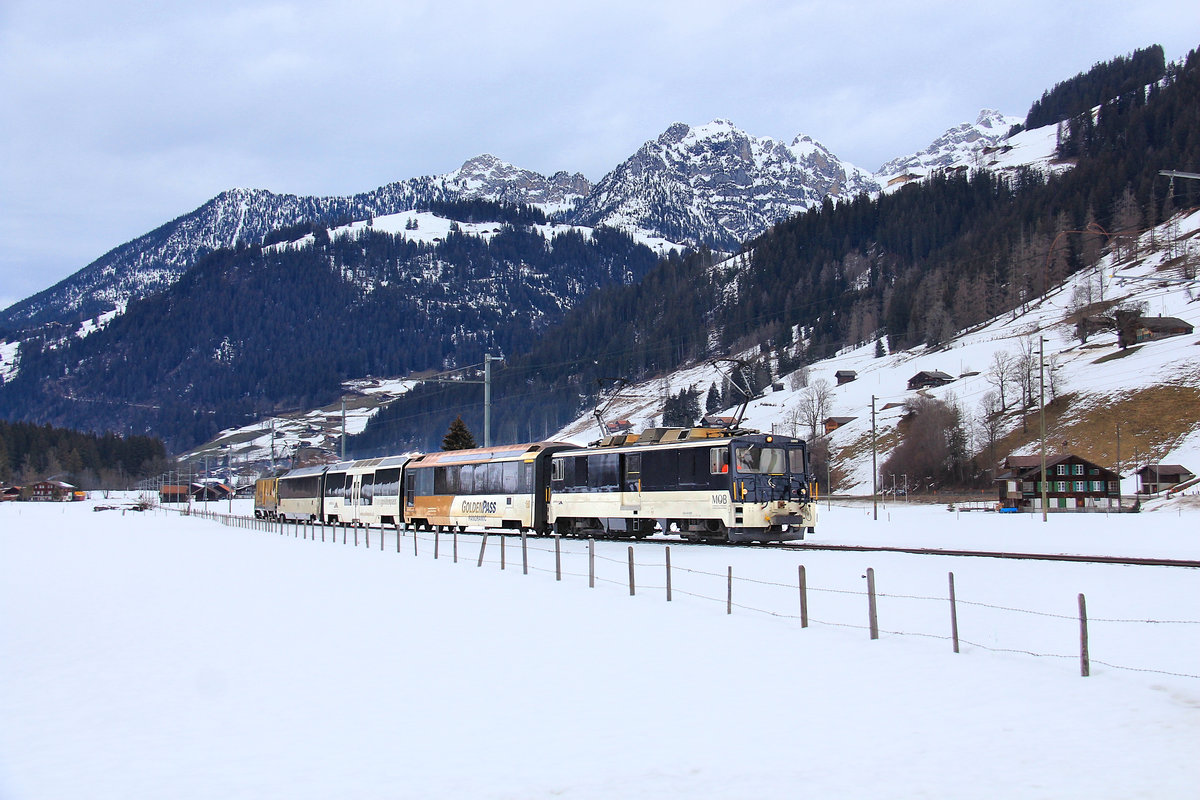 Der Zug mit den beiden GDe4/4 6003 und 6005 (vorn) bei Boden (Lenk). 4.Februar 2021