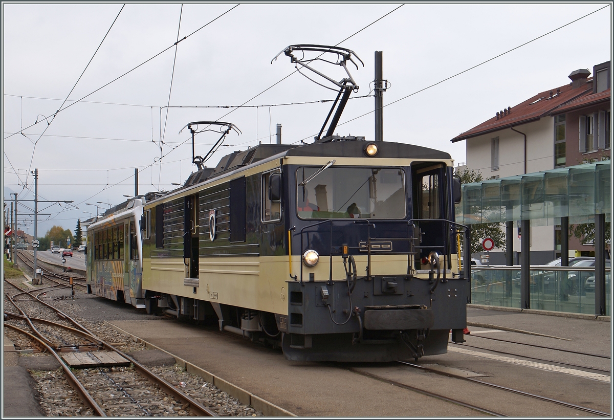 Der Zweck der Fahrt der GDe 4/4  Interlaken  nach Blonay: der CEV Beh 2/4 muss nach Vevey geschleppt werden.
19. Okt. 2015