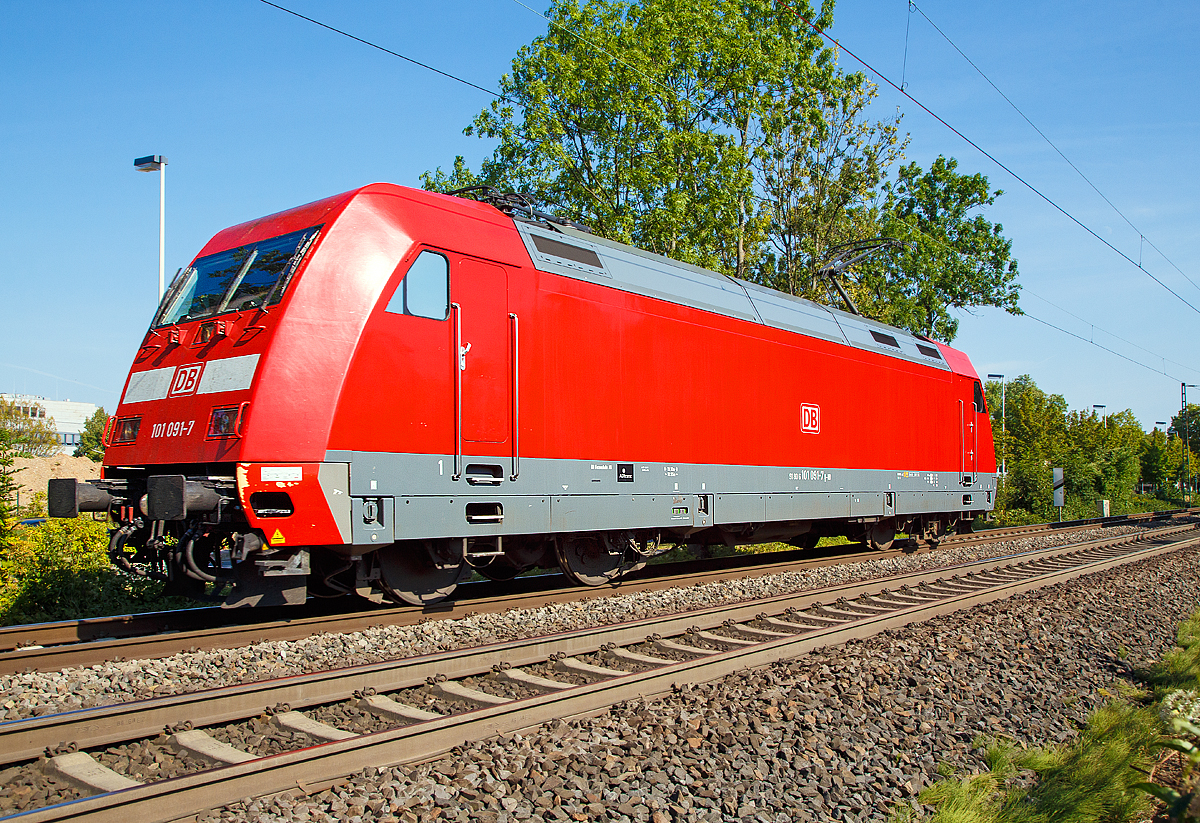 
Die 101 091-7 (91 80 6101 091-7 D-DB) der DB Fernverkehr fährt am 18.08.2018 als Lz durch Bonn UN Campus in Richtung Bonn Hbf.